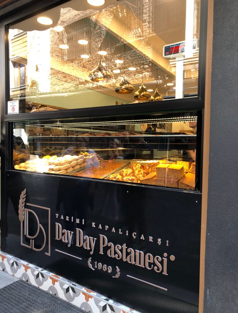 day day pastanesi vitrin